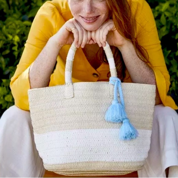 Brand New Altru Straw Tote w Tassels Dustbag and BONUS 👛🌞 - Picture 6 of 9